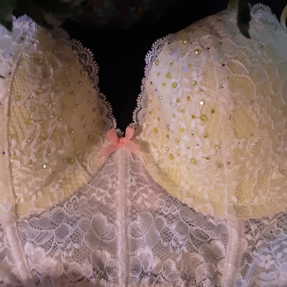 EXCELLENT CONDITION TWO CORSET BRA SET - Picture 2 of 7